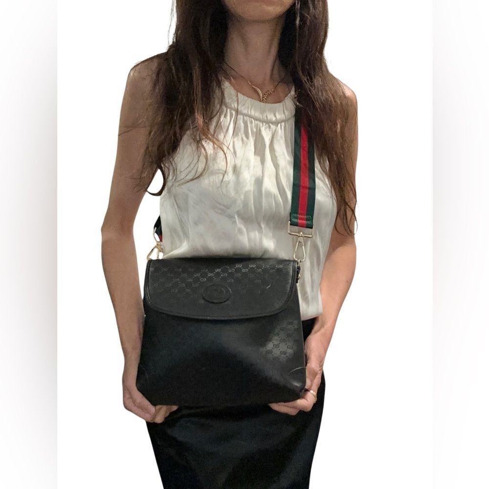 Gucci Black and Red Crossbody Bag with Textured Finish - Picture 9 of 13